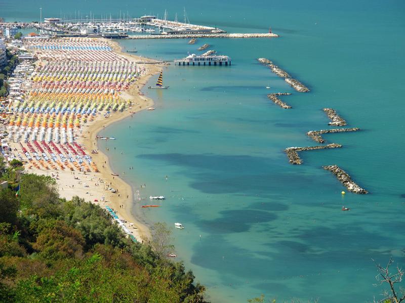 Hotel Capo Est Gabicce Mare Exterior foto